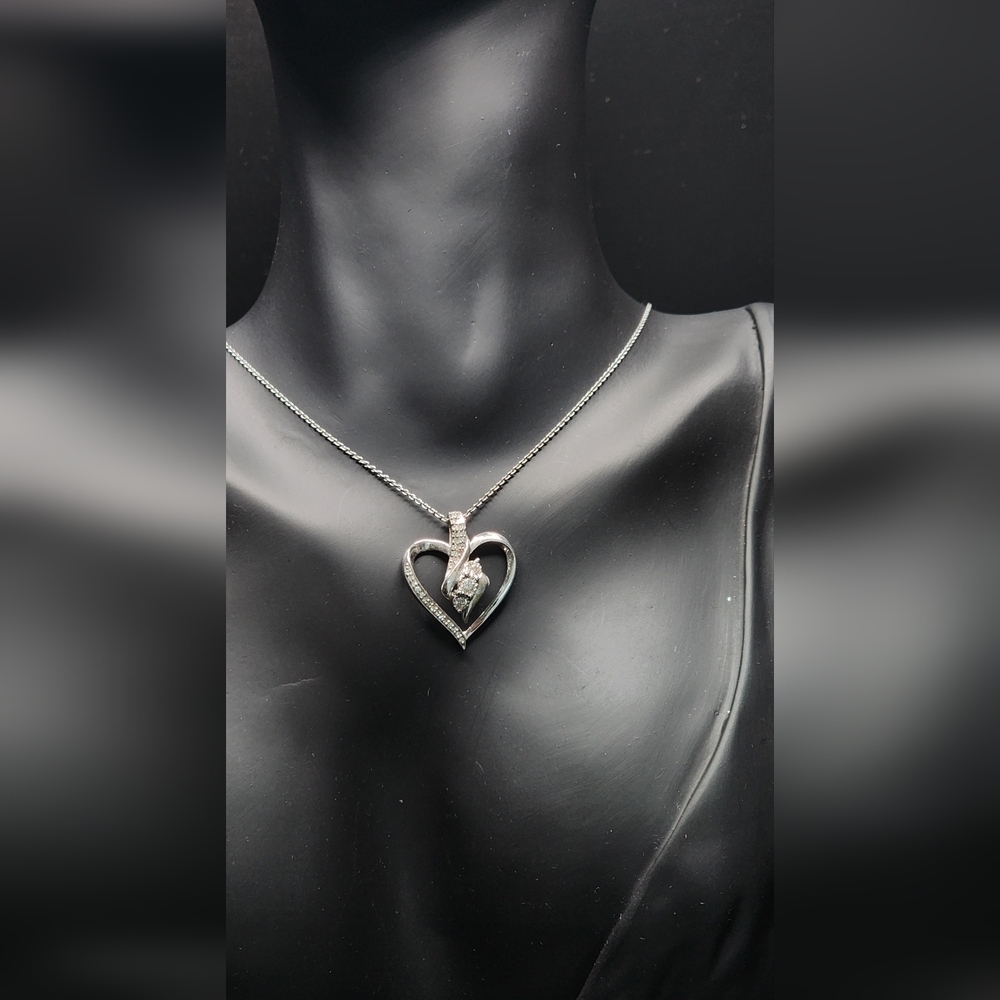 Elegant Italian Silver 925 Heart Pendant Necklace With Shiny Sircon Stone - Picture 4 of 5